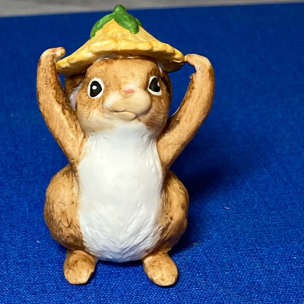 BISQUE BROWN BUNNY WITH YELLOW FLOWER HAT
